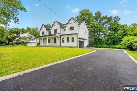 81 Ridge Drive Livingston NJ 07039