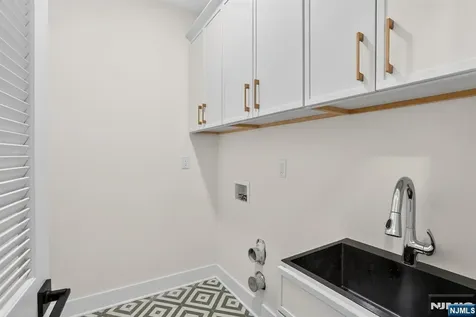 81 Ridge Drive Livingston NJ 07039