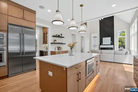 81 Ridge Drive Livingston NJ 07039