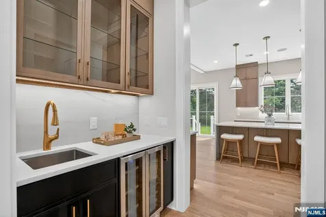 81 Ridge Drive Livingston NJ 07039