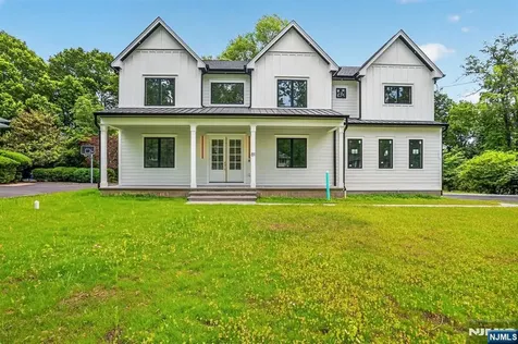 81 Ridge Drive Livingston NJ 07039