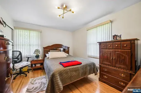 82 Seminary Street Bergenfield NJ 07621