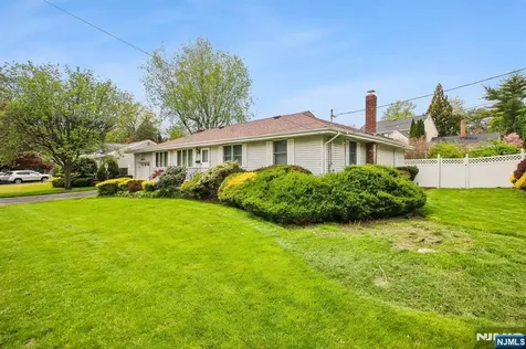 82 Seminary Street Bergenfield NJ 07621