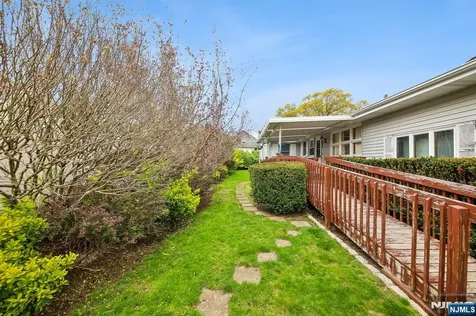 82 Seminary Street Bergenfield NJ 07621