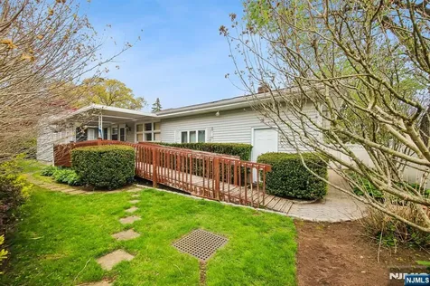 82 Seminary Street Bergenfield NJ 07621