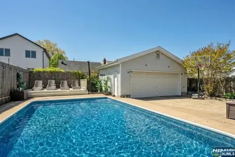 530 5th Avenue Lyndhurst NJ 07071