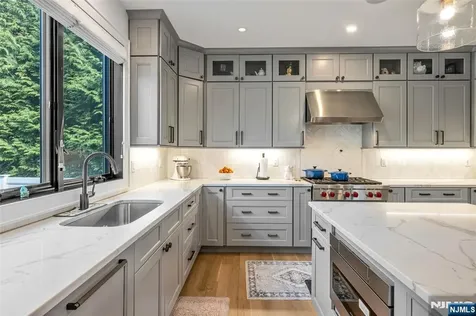 67 Westervelt Place Cresskill NJ 07626