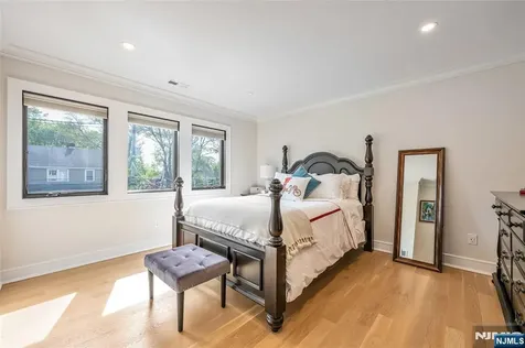 67 Westervelt Place Cresskill NJ 07626