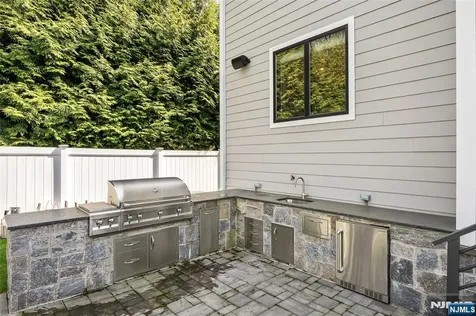 67 Westervelt Place Cresskill NJ 07626