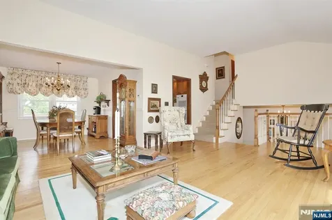 222 Merritt Drive Oradell NJ 07649