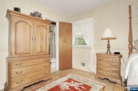 222 Merritt Drive Oradell NJ 07649
