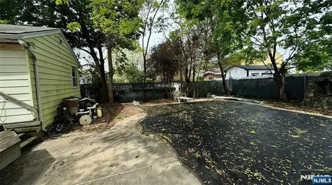 69 Lincoln Avenue Elmwood Park NJ 07407