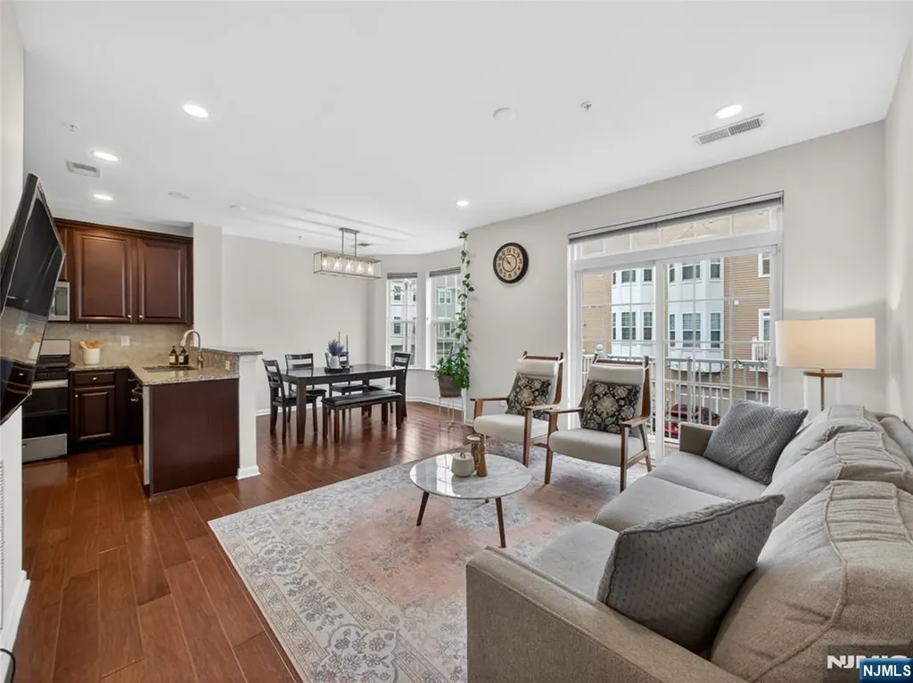 8 Veterans Drive Wood Ridge NJ 07075