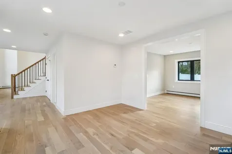 292 Magnolia Avenue Cresskill NJ 07626