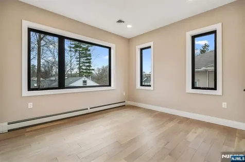 292 Magnolia Avenue Cresskill NJ 07626