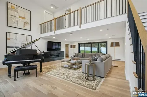 292 Magnolia Avenue Cresskill NJ 07626