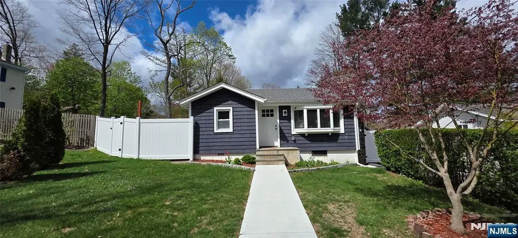 26 White Birch Trail Jefferson Township NJ 07460