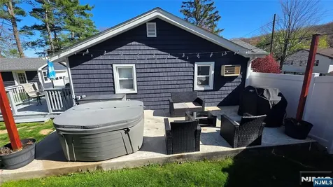 26 White Birch Trail Jefferson Township NJ 07460