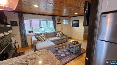 26 White Birch Trail Jefferson Township NJ 07460