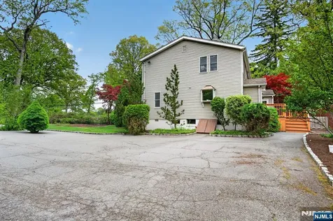 362 Walker Road West Orange NJ 07052
