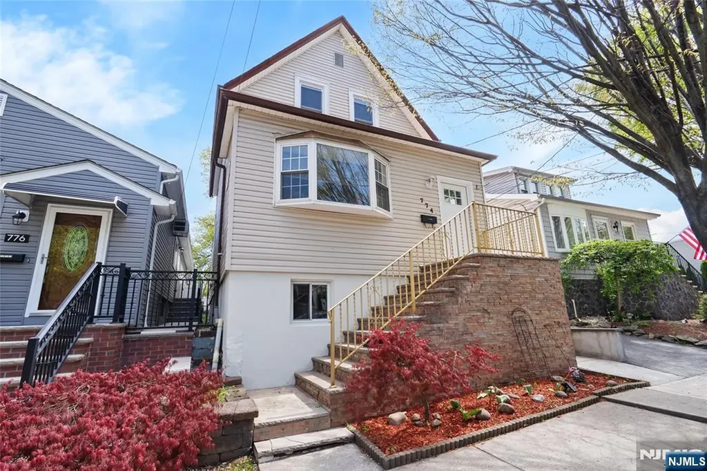 774 8th Street Secaucus NJ 07094