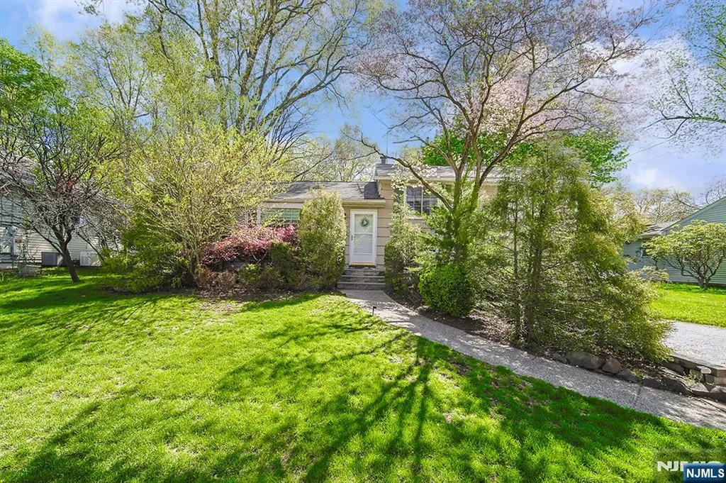 181 Crescent Street Closter NJ 07624