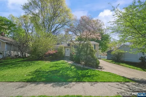 181 Crescent Street Closter NJ 07624