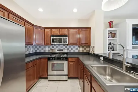 212 Riverwalk Way Clifton NJ 07014
