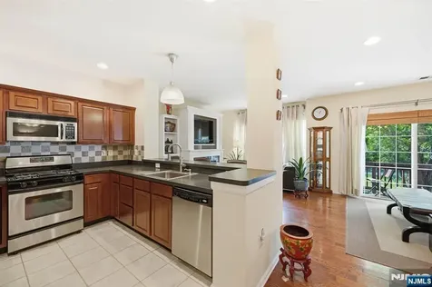 212 Riverwalk Way Clifton NJ 07014