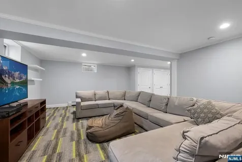 267 Merlin Place Wyckoff NJ 07481