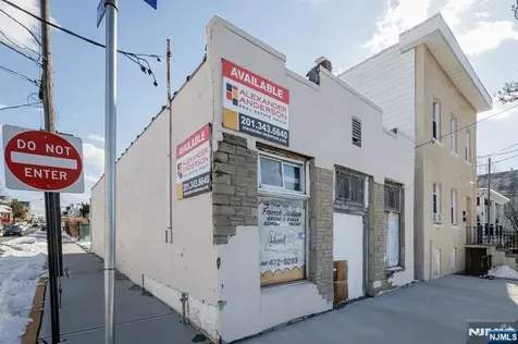 25 East Place Lodi NJ 07644
