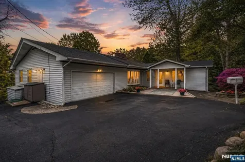 6 Seabert Lane Kinnelon Borough NJ 07405