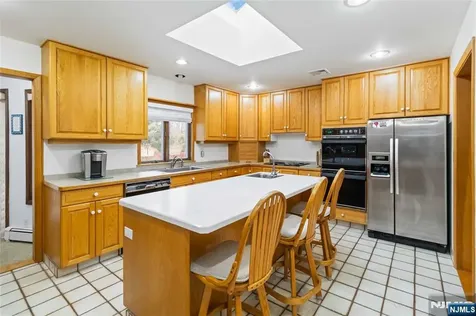 6 Seabert Lane Kinnelon Borough NJ 07405