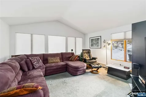 6 Seabert Lane Kinnelon Borough NJ 07405