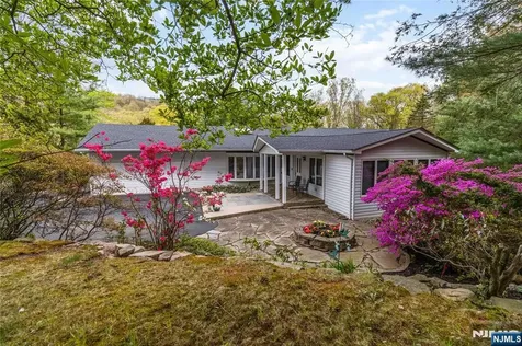 6 Seabert Lane Kinnelon Borough NJ 07405