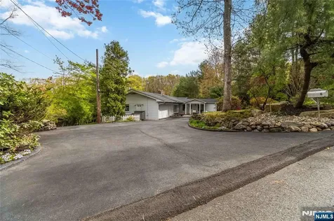 6 Seabert Lane Kinnelon Borough NJ 07405