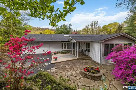 6 Seabert Lane Kinnelon Borough NJ 07405