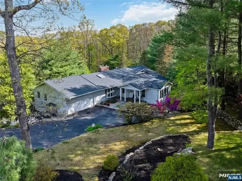6 Seabert Lane Kinnelon Borough NJ 07405