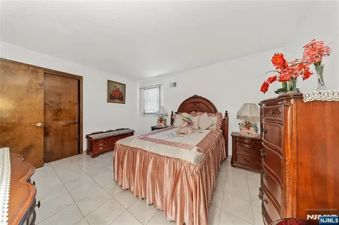 347 Manor Court Lyndhurst NJ 07071