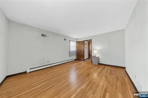 347 Manor Court Lyndhurst NJ 07071