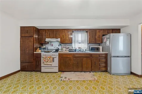 347 Manor Court Lyndhurst NJ 07071