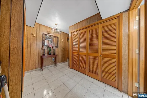 347 Manor Court Lyndhurst NJ 07071