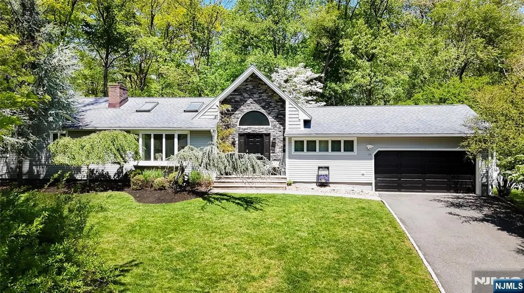 19 Highview Terrace Cedar Grove NJ 07009
