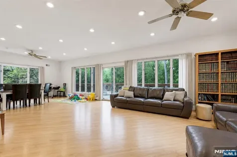1542 Jefferson Street Teaneck NJ 07666