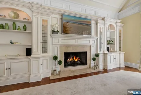 268 Woodside Avenue Franklin Lakes NJ 07417