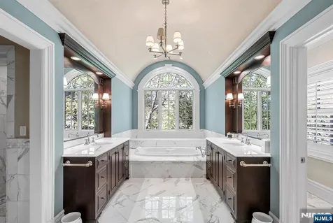 268 Woodside Avenue Franklin Lakes NJ 07417