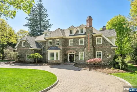 268 Woodside Avenue Franklin Lakes NJ 07417