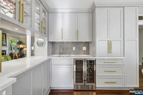 23 Greenview Way Montclair NJ 07043
