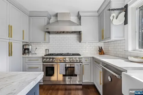 23 Greenview Way Montclair NJ 07043
