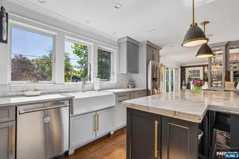 23 Greenview Way Montclair NJ 07043